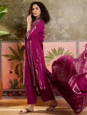 Wine printed kurta with trousers & dupatta set 4