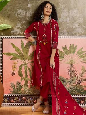 Red printed kurta with trousers & dupatta set 4