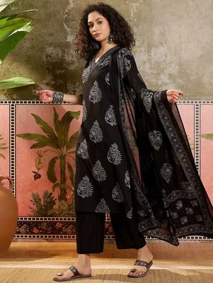 Black printed kurta with trousers & dupatta set 3