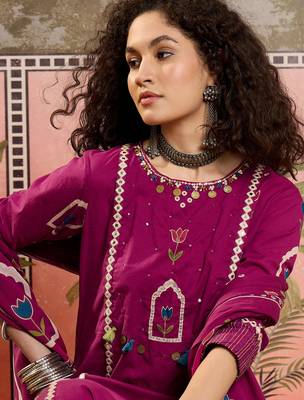 Wine printed kurta with trousers & dupatta set 5