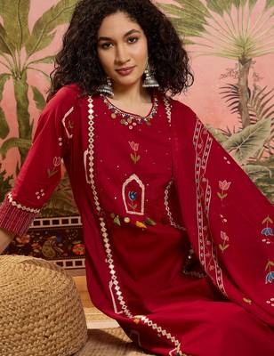 Red printed kurta with trousers & dupatta set 5