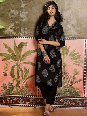 Black printed kurta with trousers & dupatta set 4