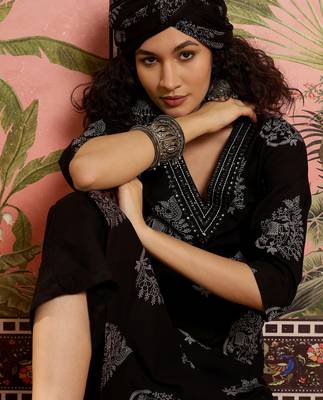 Black printed kurta with trousers & dupatta set 5