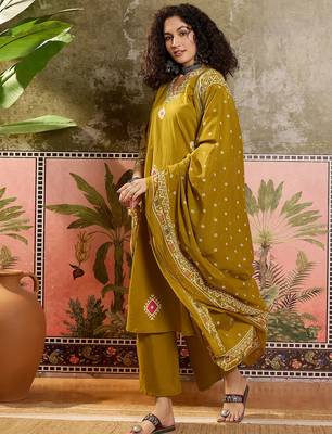 Mustard printed kurta with trousers & dupatta set 3