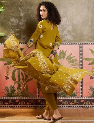 Mustard printed kurta with trousers & dupatta set 4