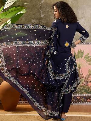 Blue printed kurta with trousers & dupatta set 2