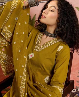 Mustard printed kurta with trousers & dupatta set 5