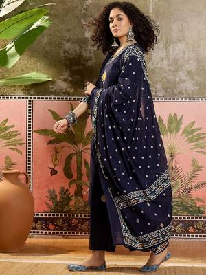 Blue printed kurta with trousers & dupatta set 3