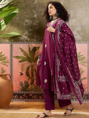 Wine printed kurta with trousers & dupatta set 3