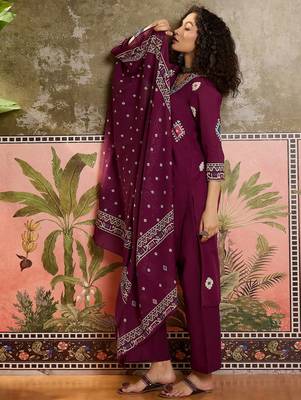 Wine printed kurta with trousers & dupatta set 4