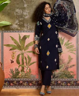 Blue printed kurta with trousers & dupatta set 4