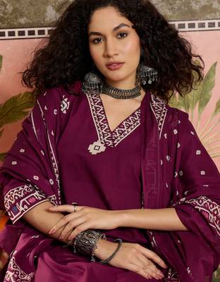 Wine printed kurta with trousers & dupatta set 5