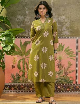 Green  printed kurta with trousers & dupatta set 1