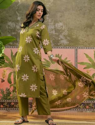 Green  printed kurta with trousers & dupatta set 5