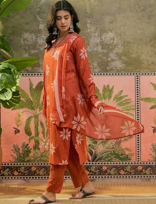 Rust printed kurta with trousers & dupatta set 4