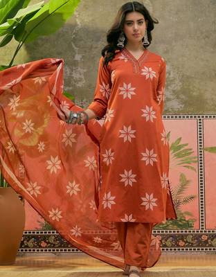 Rust printed kurta with trousers & dupatta set 5