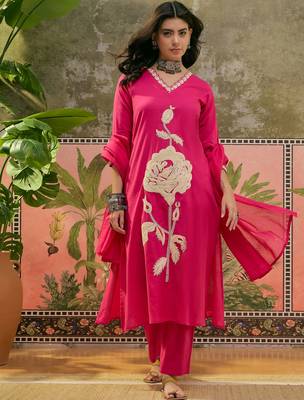 Pink plain kurta with trousers & dupatta set 3