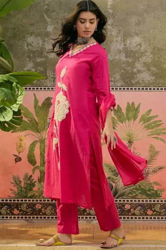 Pink plain kurta with trousers & dupatta set