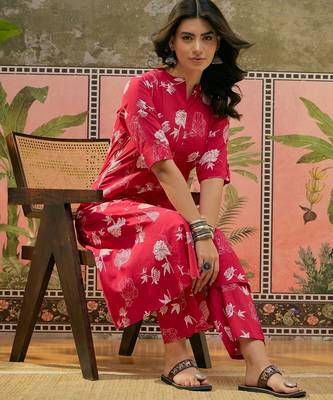 Pink printed kurta with trousers set 5