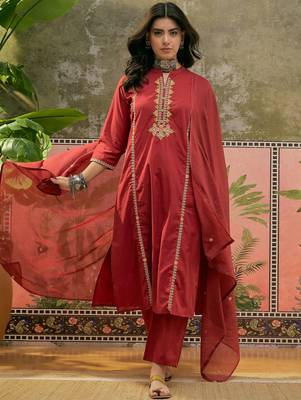 Maroon printed kurta with trousers & dupatta set 3