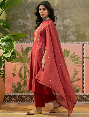 Maroon printed kurta with trousers & dupatta set 4