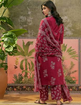 Maroon printed kurta with trousers & dupatta set 2