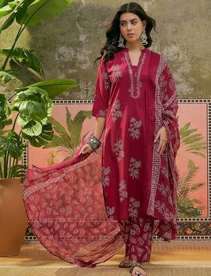 Maroon printed kurta with trousers & dupatta set 3