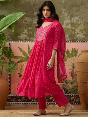 Pink printed kurta with trousers & dupatta set 3