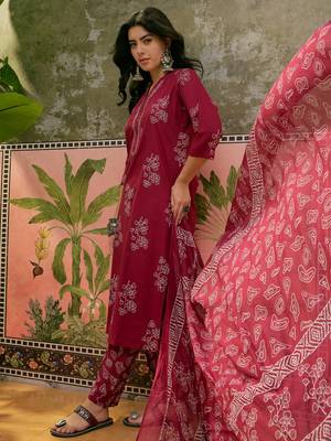 Maroon printed kurta with trousers & dupatta set 5