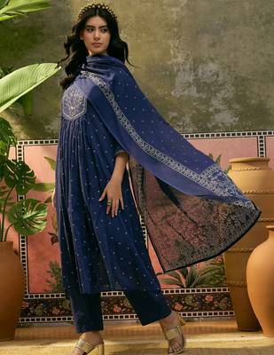 Blue  printed kurta with trousers & dupatta set 3