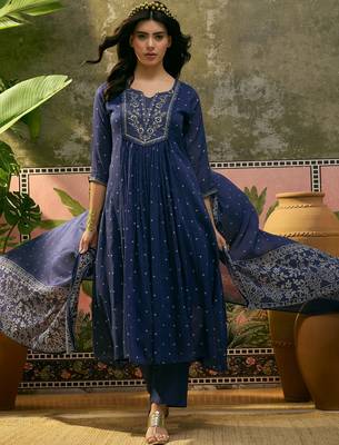 Blue  printed kurta with trousers & dupatta set 4