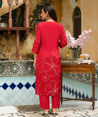 Red floral printed kurta with trousers & dupatta set 2