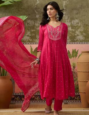 Pink printed kurta with trousers & dupatta set 5