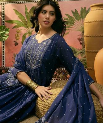 Blue  printed kurta with trousers & dupatta set 5