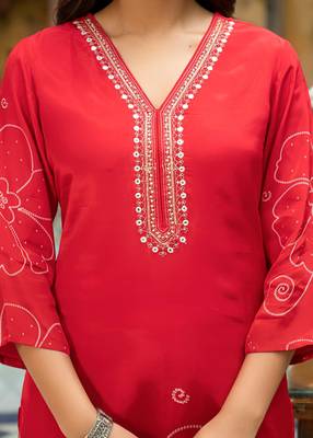 Red floral printed kurta with trousers & dupatta set 5