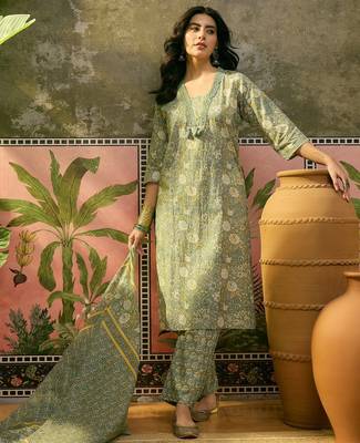 Green  printed kurta with trousers & dupatta set 5