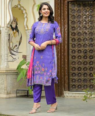 Lavender & purple floral printed kurta with trousers & dupatta set 4