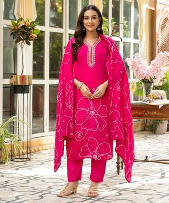 Pink floral printed kurta with trousers & dupatta set 4
