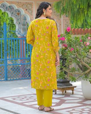 Green floral printed kurta with trousers & dupatta set 2