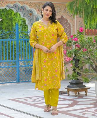 Green floral printed kurta with trousers & dupatta set 4