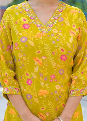 Green floral printed kurta with trousers & dupatta set 5
