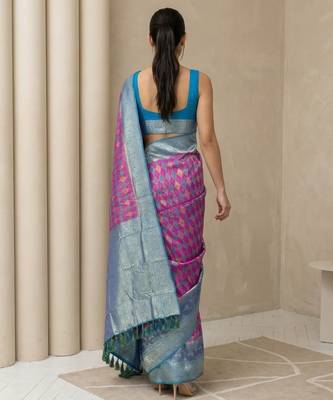 Pink geometric diamond weave pattern rich zari woven border & pallu silk blend fabric elegant festive & traditional wear 2