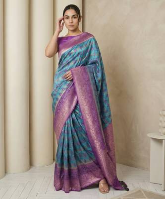 Light sea green geometric diamond weave pattern rich zari woven border & pallu silk blend fabric 4