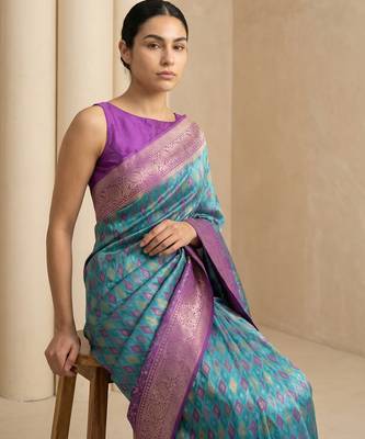 Light sea green geometric diamond weave pattern rich zari woven border & pallu silk blend fabric 5