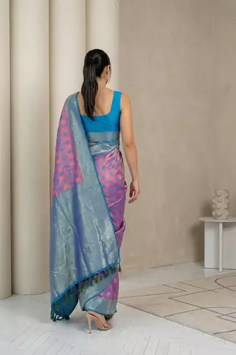 Lavender geometric diamond weave pattern rich zari woven border & pallu silk blend fabric