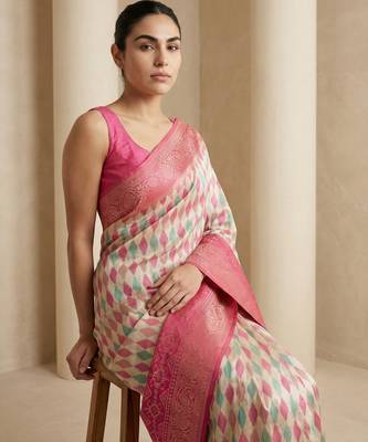 Cream geometric diamond weave pattern rich zari woven border & pallu silk blend fabric 5