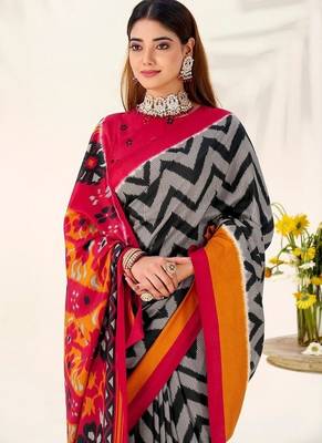 Black tassar silk leheriya printed saree with unstitched blouse 4