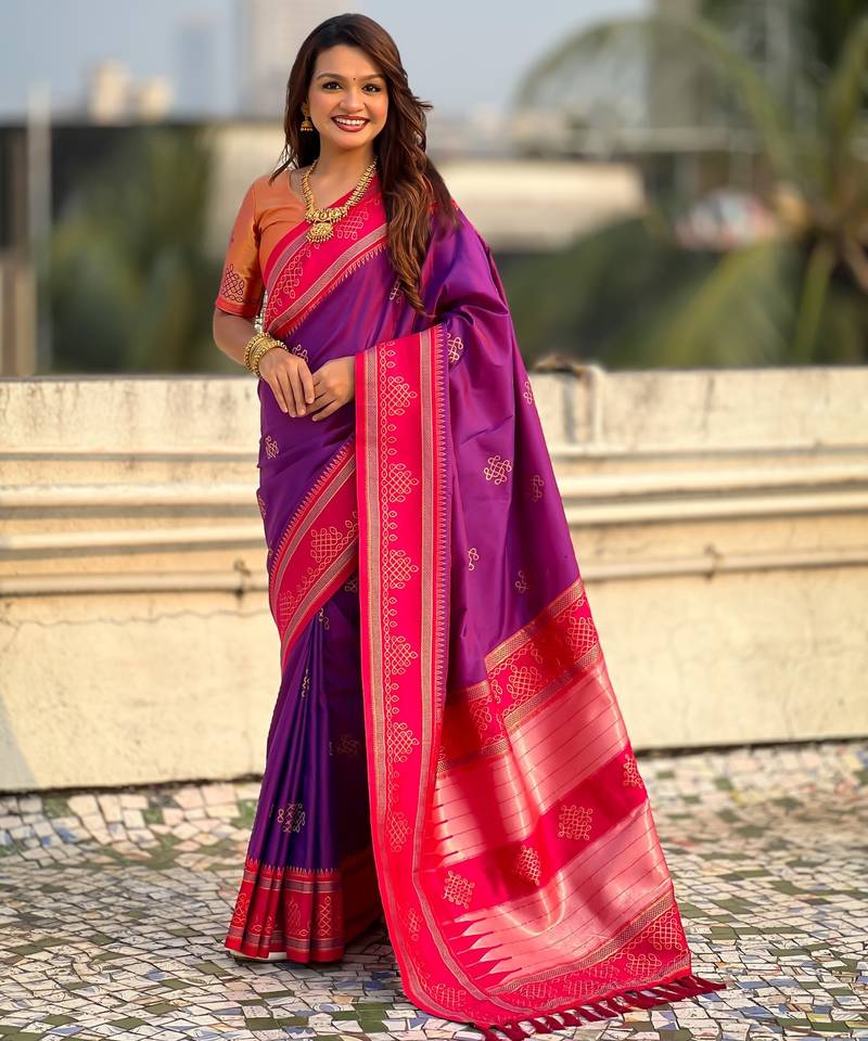 Light purple border traditional butti & geometric zari work rich woven pallu design