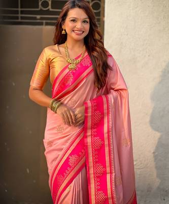 Peach border traditional butti & geometric zari work rich woven pallu design 4