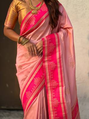 Peach border traditional butti & geometric zari work rich woven pallu design 5